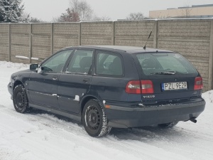 VOLVO V40 1,8B 1998r cena 1800zł